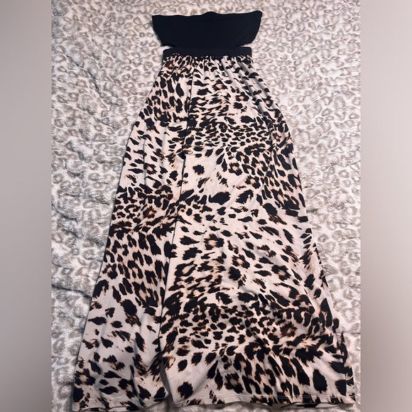 Dresses & Skirts - Leopard maxi dress